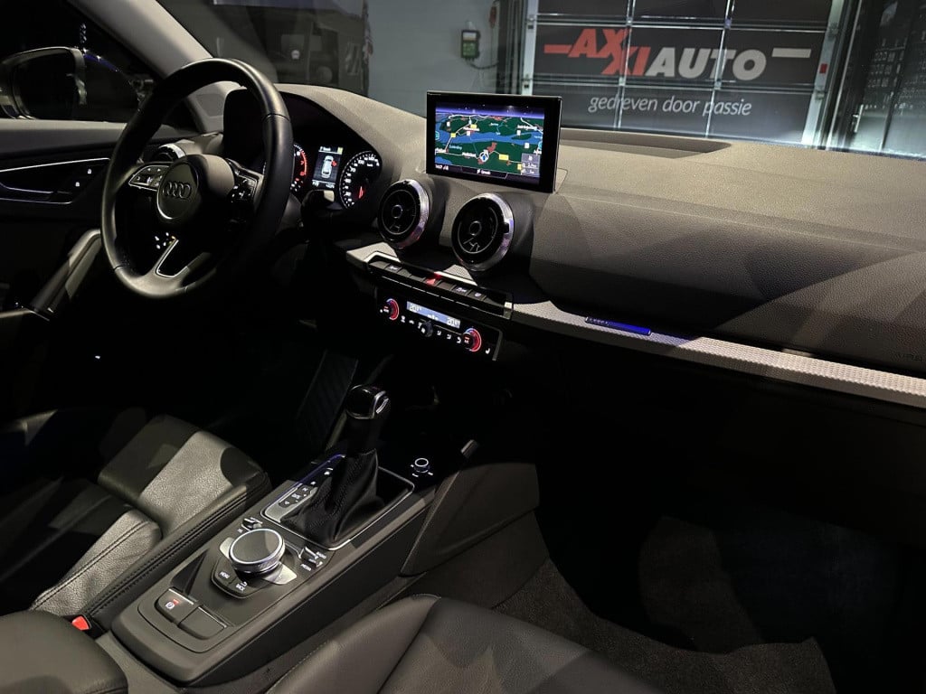 Audi Q2 35 tfsi business edition *navi*led*leer*trekhaak*
