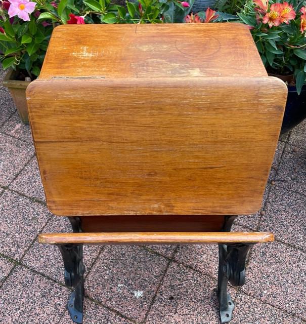 Old school schoolbankje