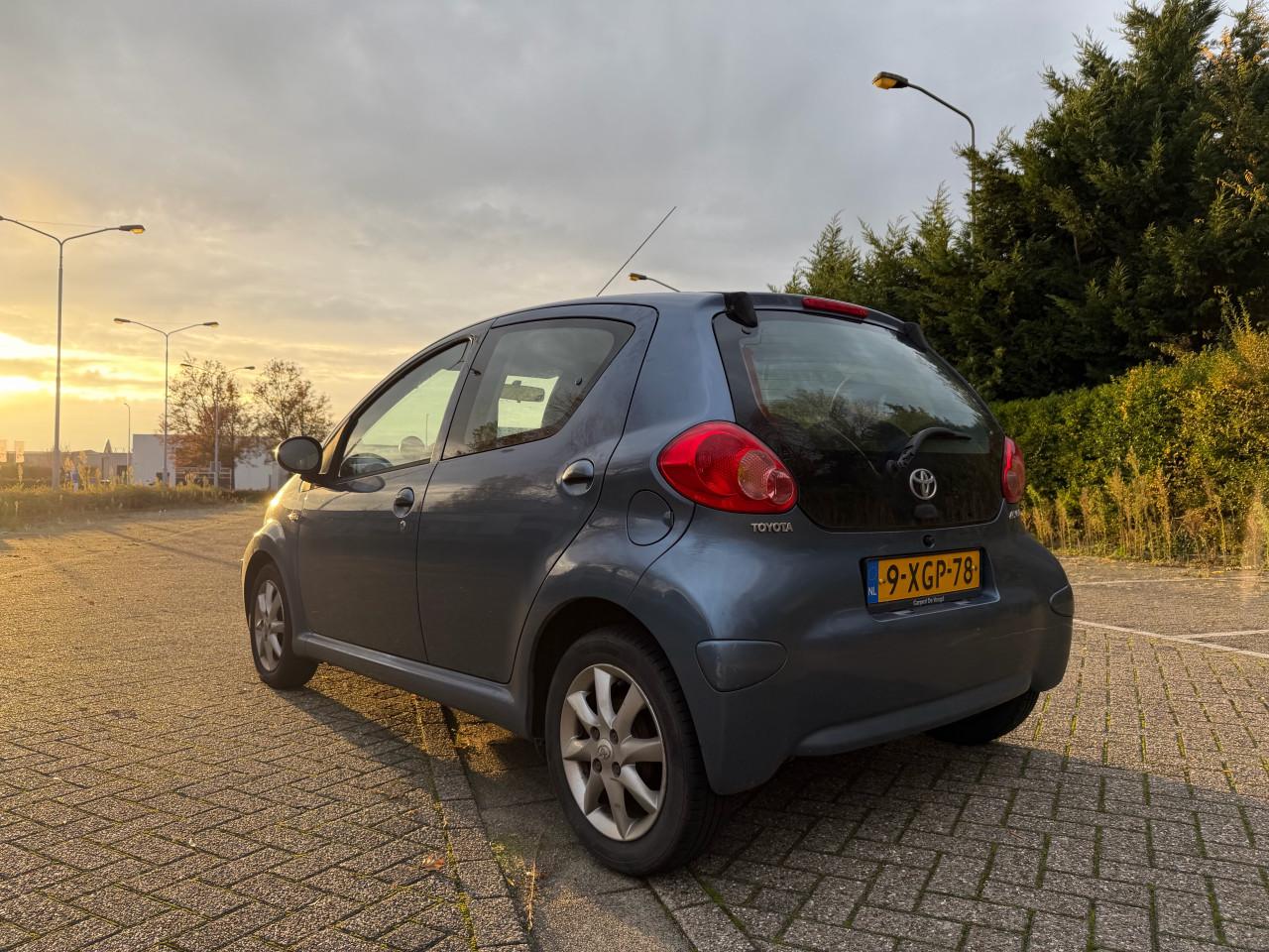 Toyota Aygo 1.0 | Apk | Nap | Airco | Elektr ramen | Toerenteller | 5 Deurs