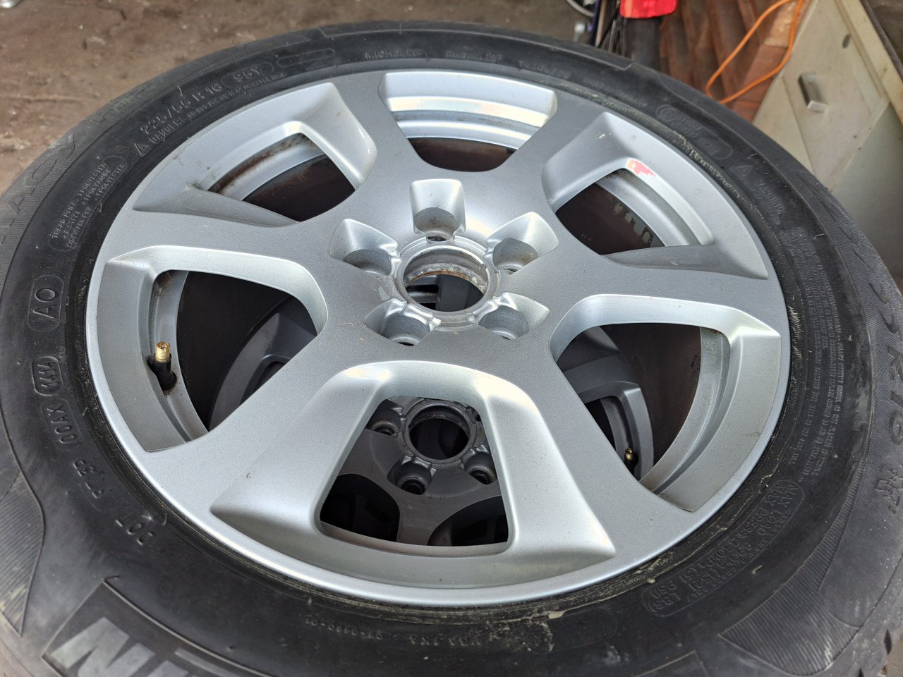 4 ALLUMINIUM AUDI VELGEN MET BANDEN
