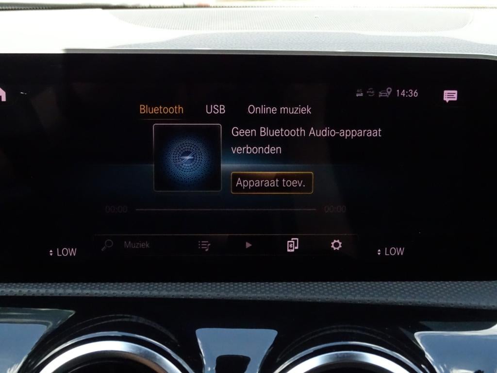 Mercedes-Benz A-Klasse 180 business solution amg | pano | widescreen