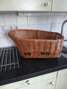 Fietsmandje + etensbakjes voor kleine hond.