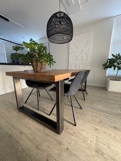 Eethoek (tafel en 4 stoelen)