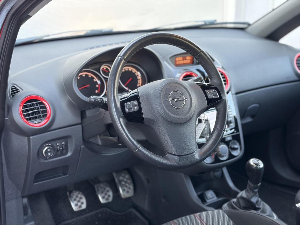 Opel Corsa 1.6-16v t color edition opc line cruise/bluetooth/17 inch!
