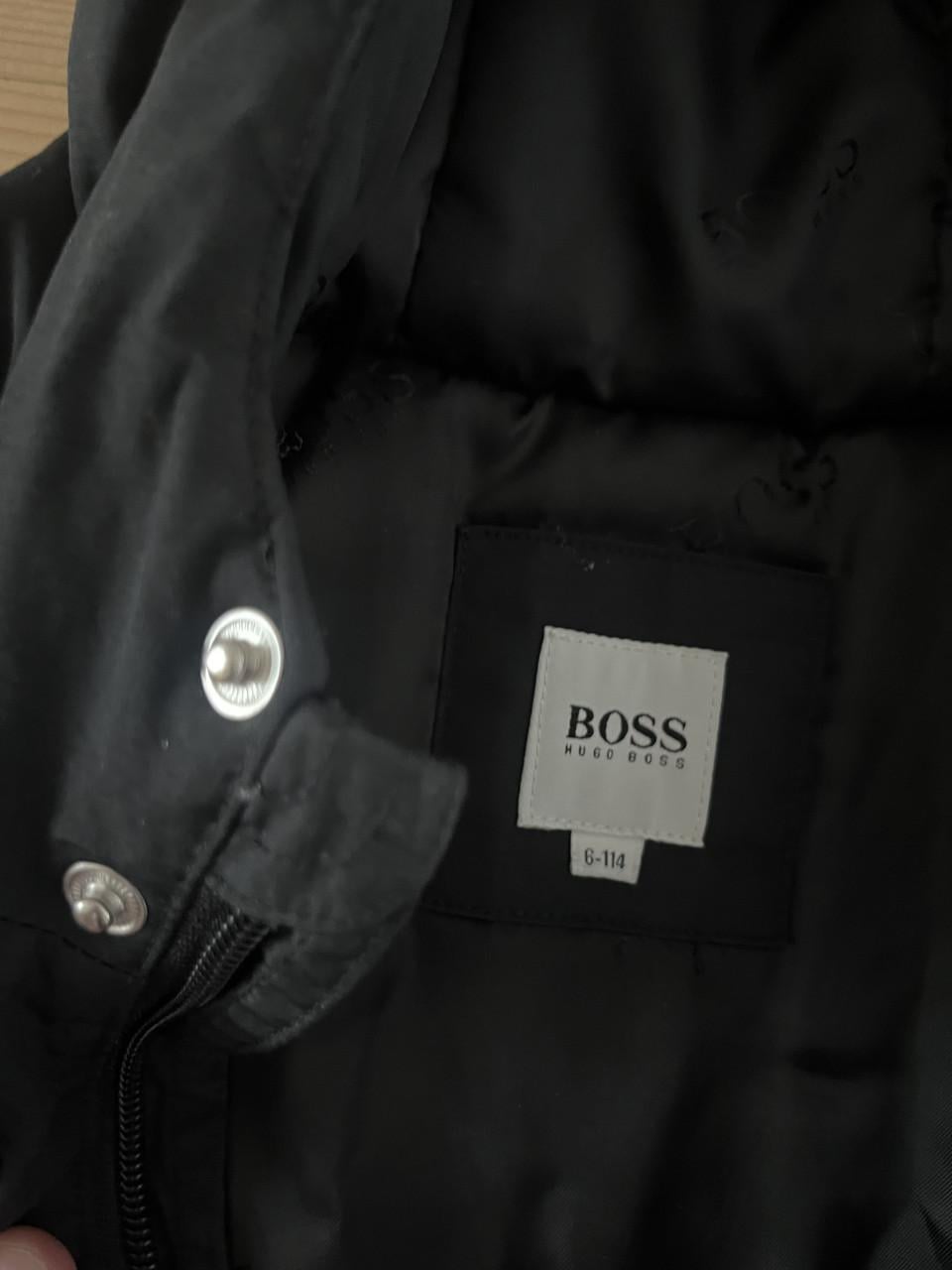 Hugo Boss kinderjas maat 114