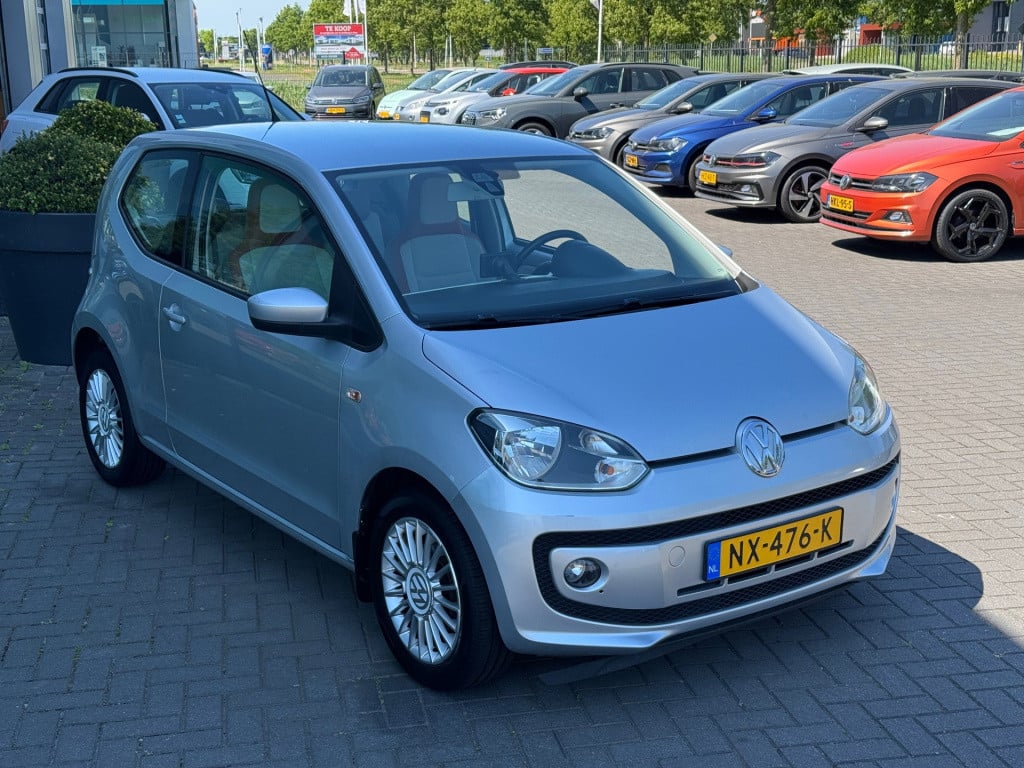 Volkswagen UP! 1.0 high up! * stoelverwarming * navi * lm velgen