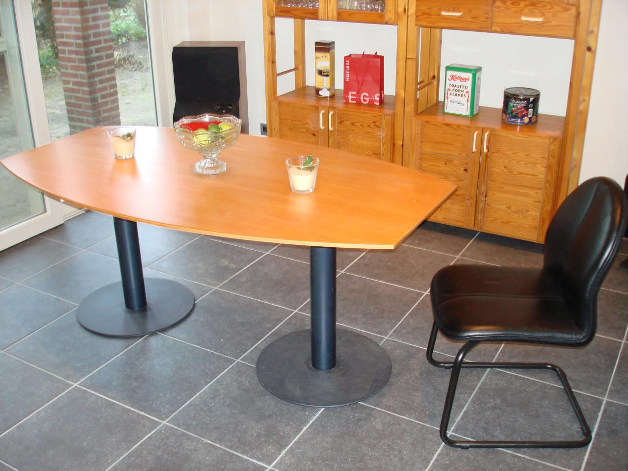 Artifort Toneau Tafel