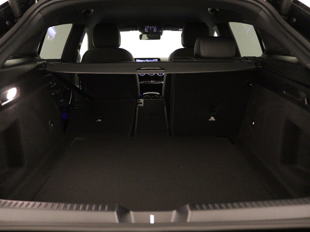 Mercedes-Benz Cla shooting brake 180 star edition luxury line | trekhaak | 
