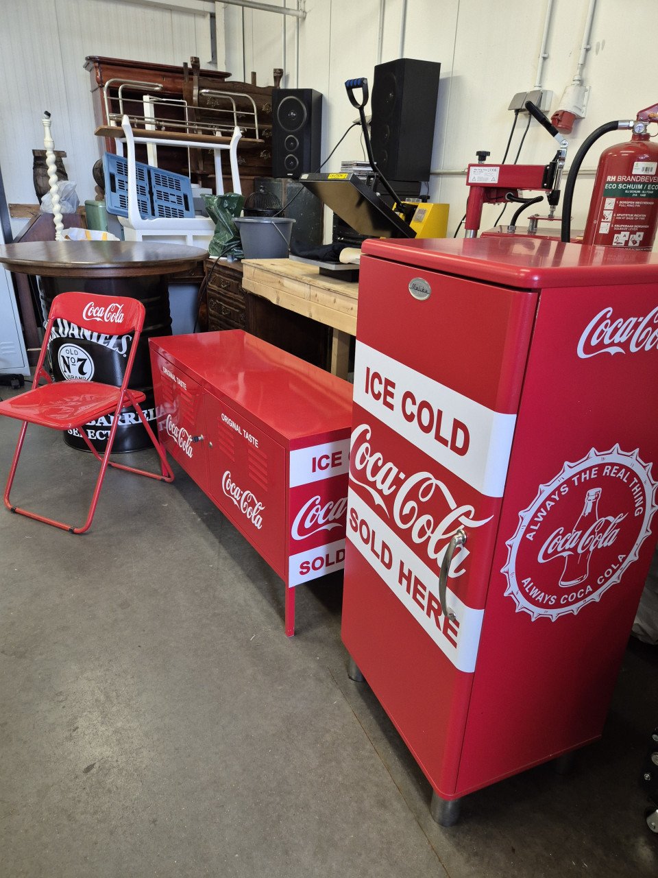 Mooie kasten gestyled in Coca Cola thema