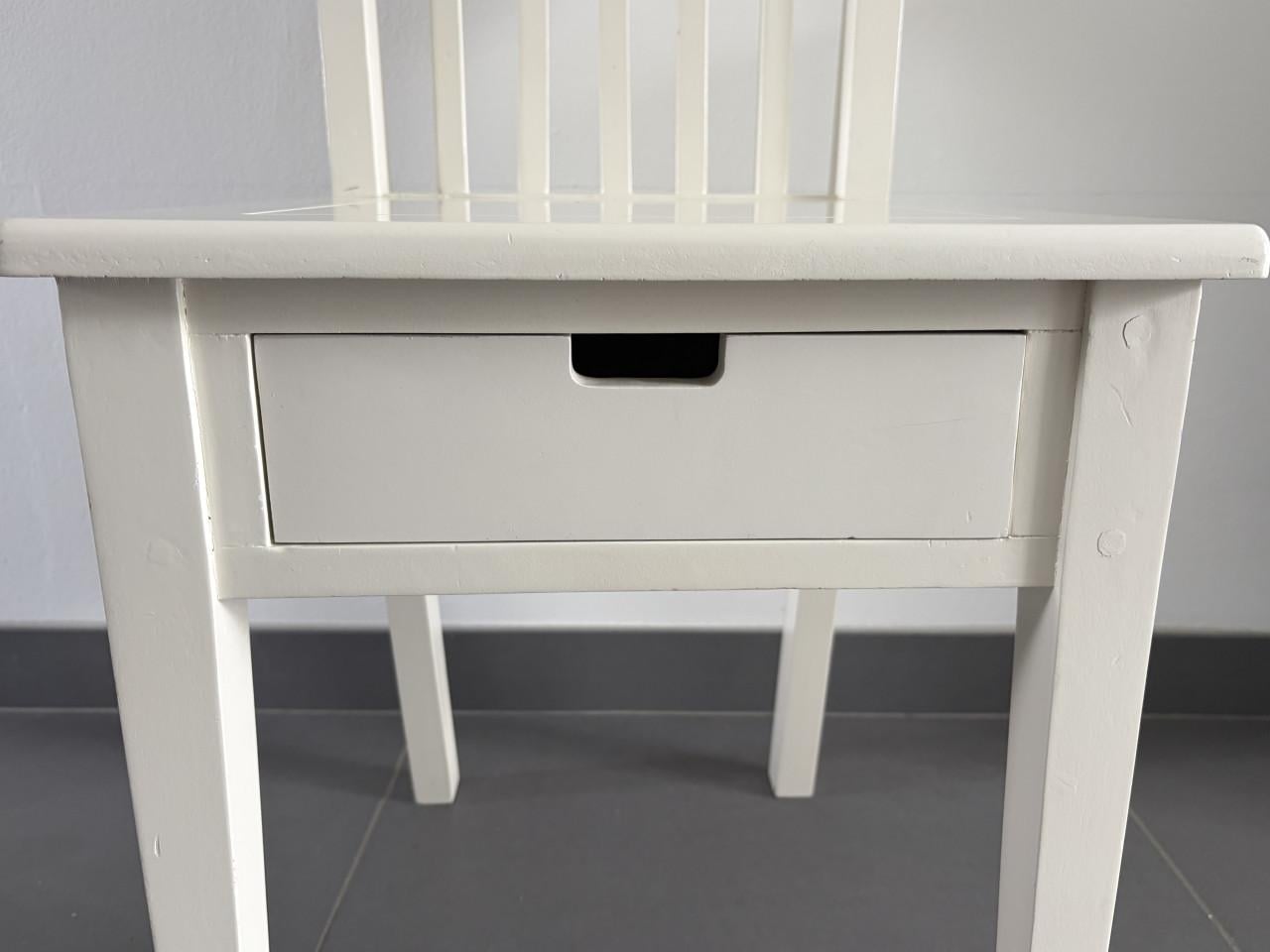 Houten garderobestoel met opberglade