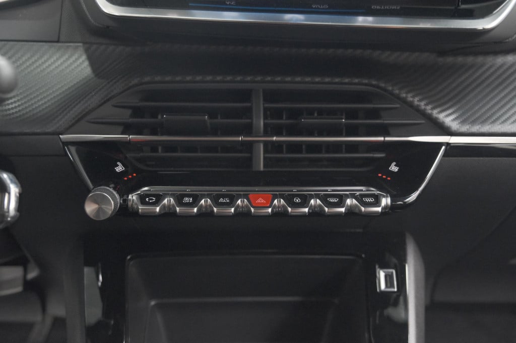 Peugeot 2008 puretech 130 eat8 active pack | parkeersensoren | apple carpla