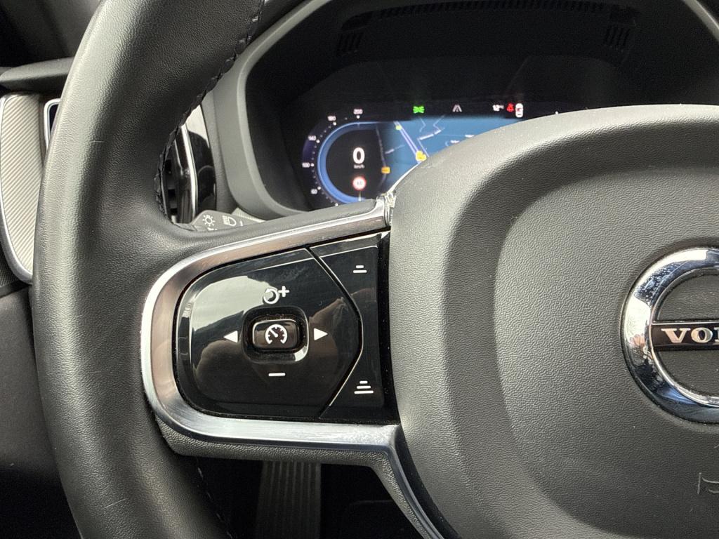 Volvo XC60 2.0 t6 plug-in hybrid awd plus dark r-design | pano | stoelverw.