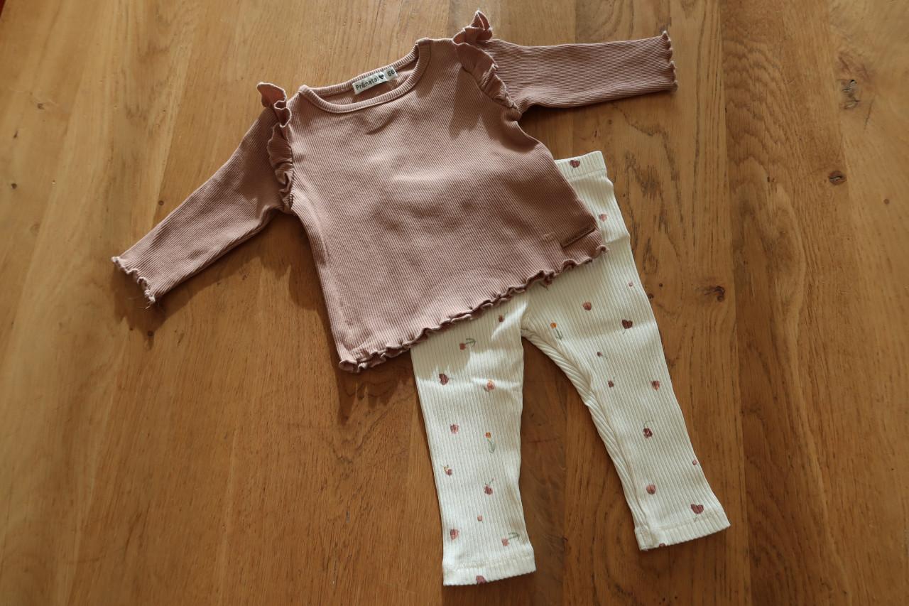 Verschillende setjes meisjeskleding in maatje 56, goede €2,00 per setje