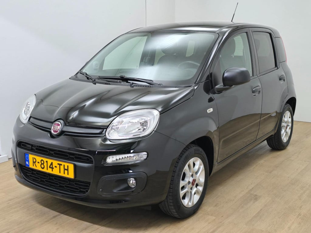 Fiat Panda occasion 1.2 popstar in zwart | sportieve look | trekhaak | twee
