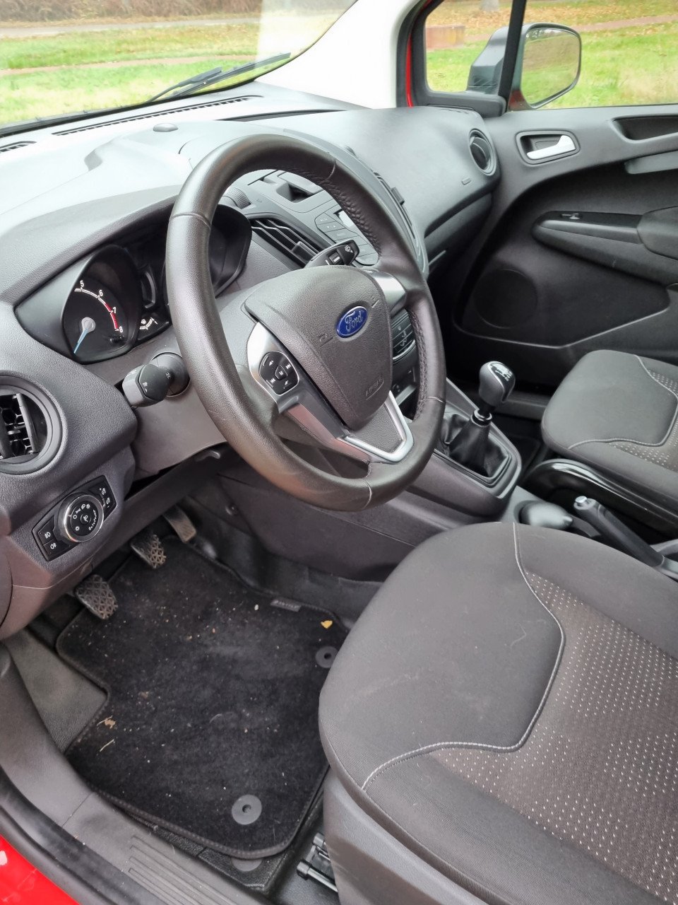 Ford transit courier benzine 1.0
