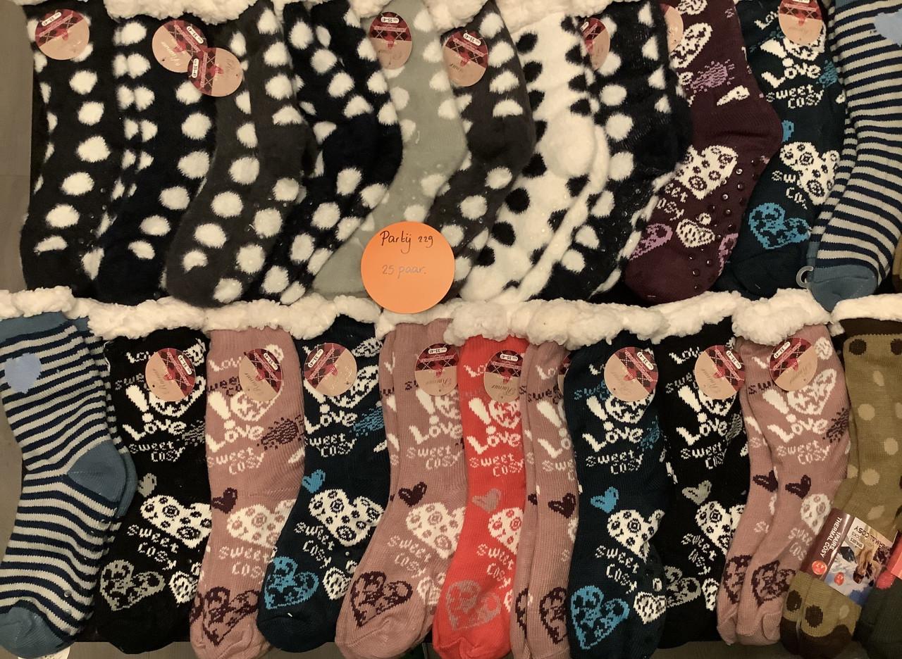 Partij dik gevoerde fluffy huissokken. ( partij 229)