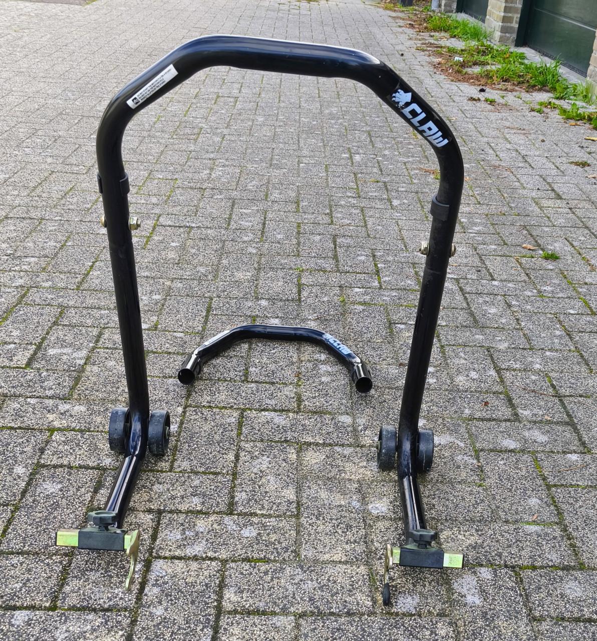 Te koop aangeboden paddock standaard.