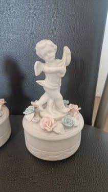2  porseleinen engeltjes (potje)