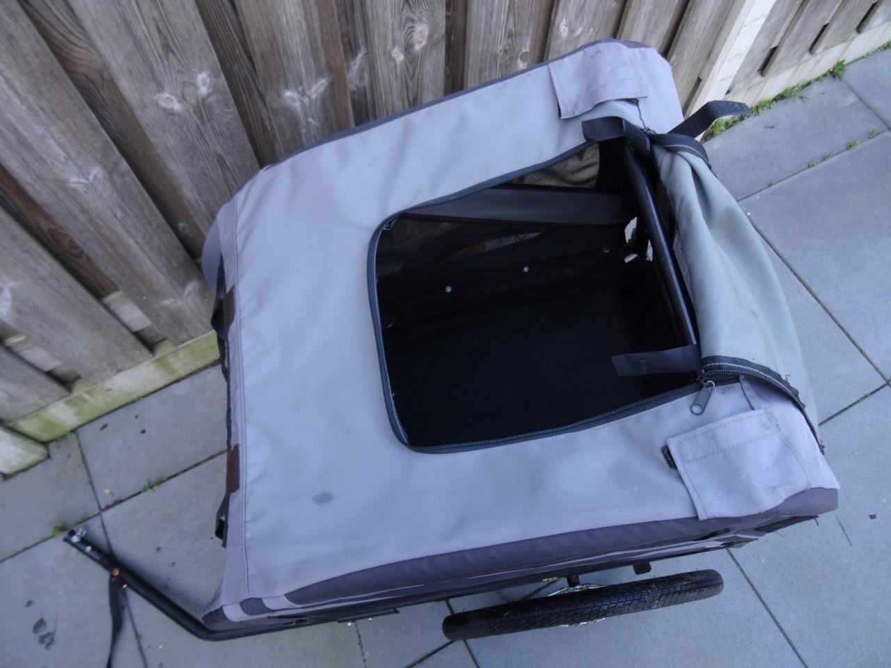 🐾 Compacte & veilige fietskar voor honden Hoogte: 66 cm Breedte: 55 cm