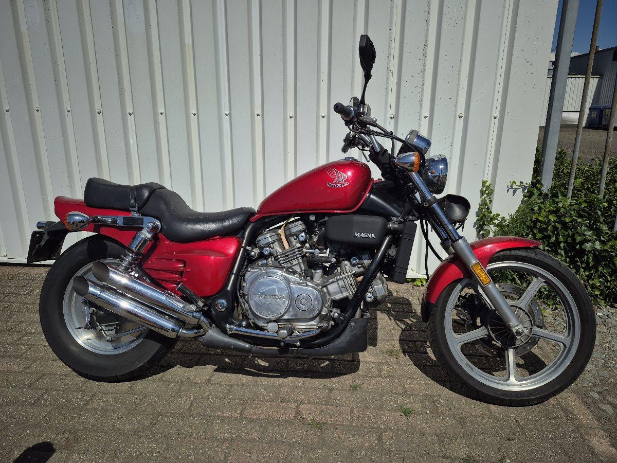 Honda Supermagna VF700c, stoere chopper