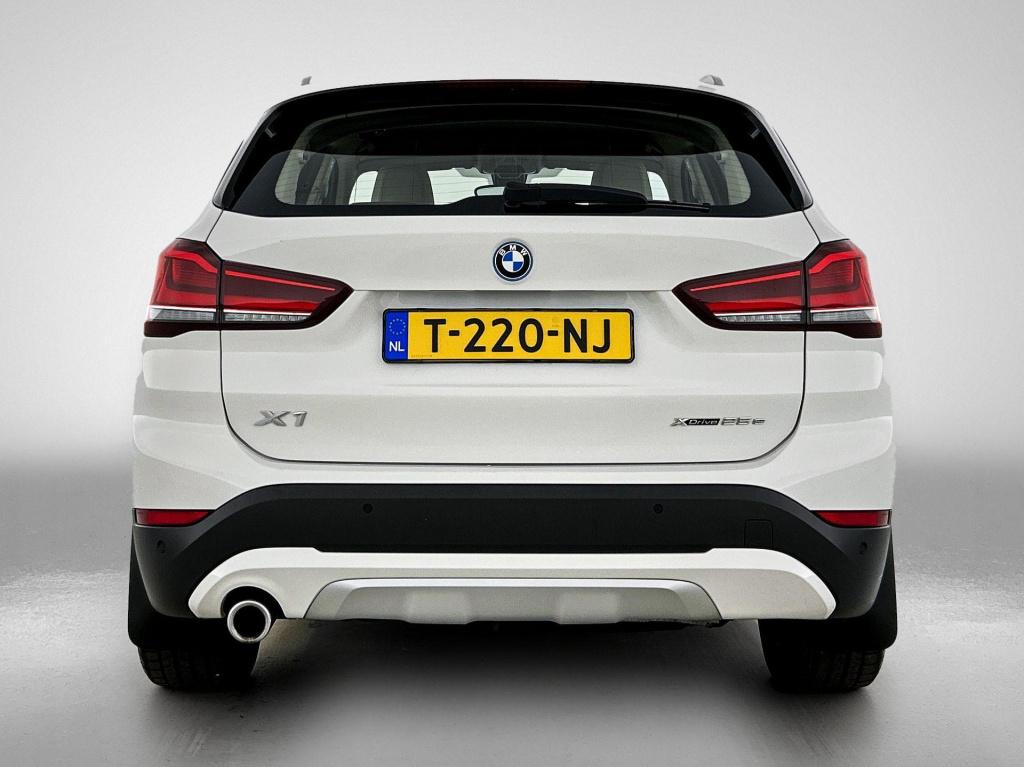 BMW X1 xdrive25e high executive | automaat | leder | parkeer sensoren | nav