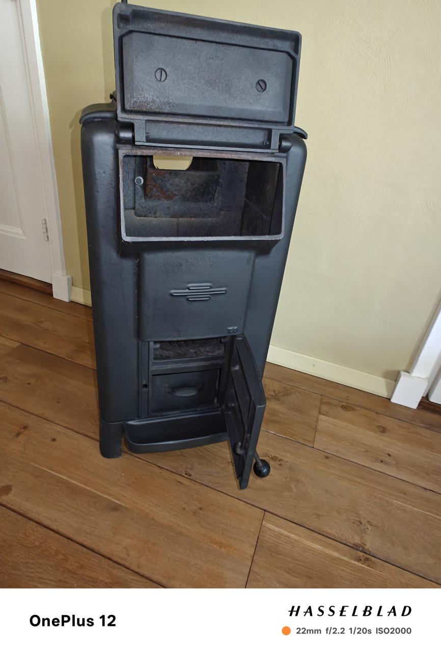 Gereviseerd gietijzeren houtkacheltje ca 3 kW