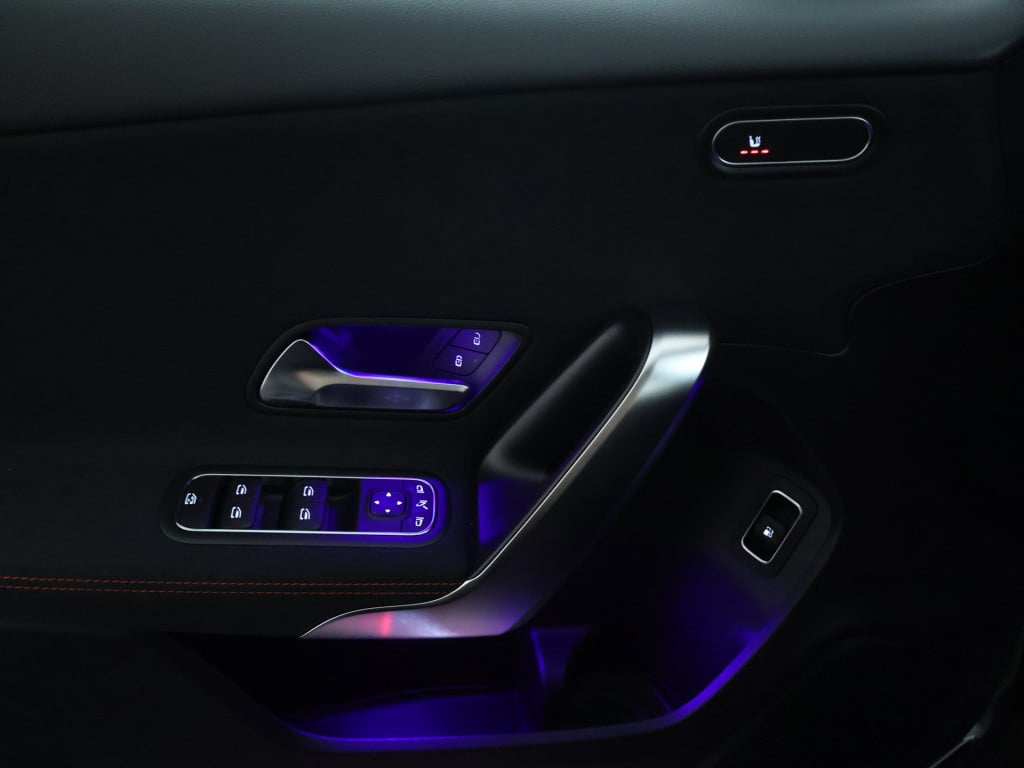 Mercedes-Benz A-Klasse 250 e business solution amg | nightpakket | parkeerp