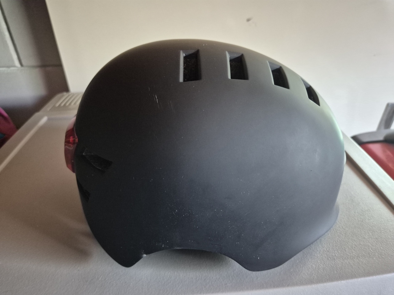 Skeelerhelm met verlichting z.g.a.n.