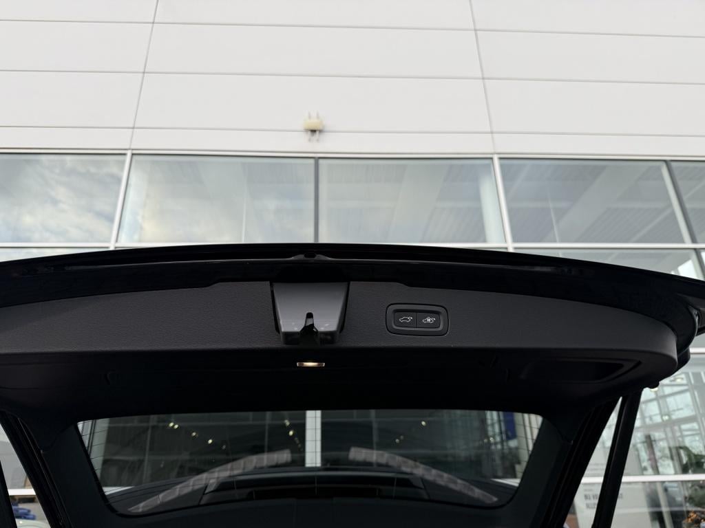 Volvo V60 t6 398pk recharge dark| panodak| adap.cruise| 360camera| trekhaa