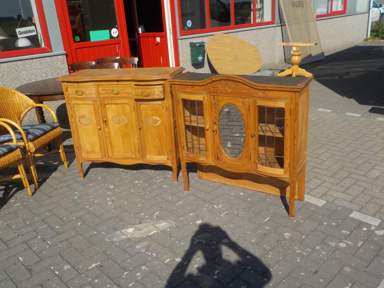 Antiek wandmeubel in goede staat 2 delig