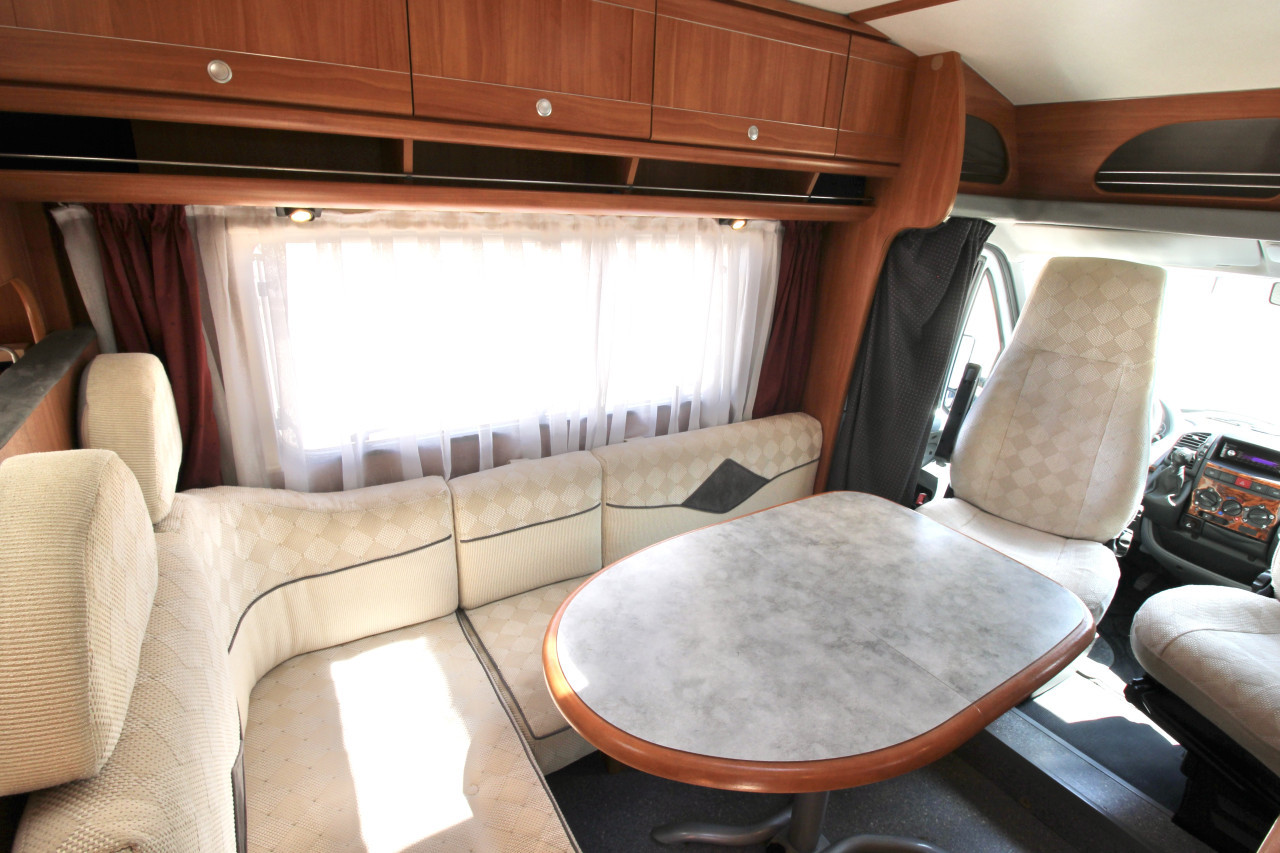 Dethleffs Advantage T6541 Vast bed, veel binnen-en kastruimte, zéér netjes