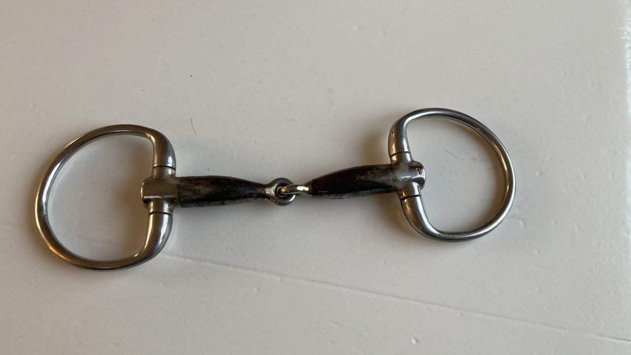 Trust sweet iron locked bustrens