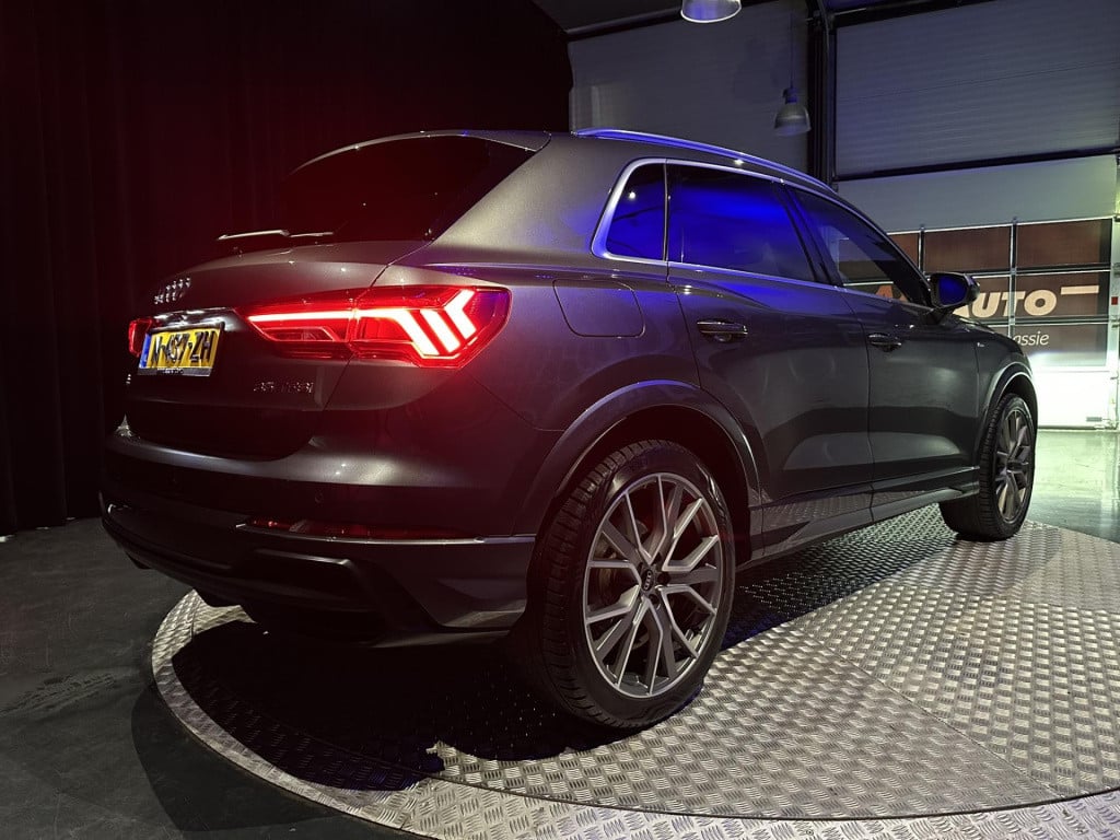 Audi Q3 35 tfsi s edition *pano*camera*trekhaak*