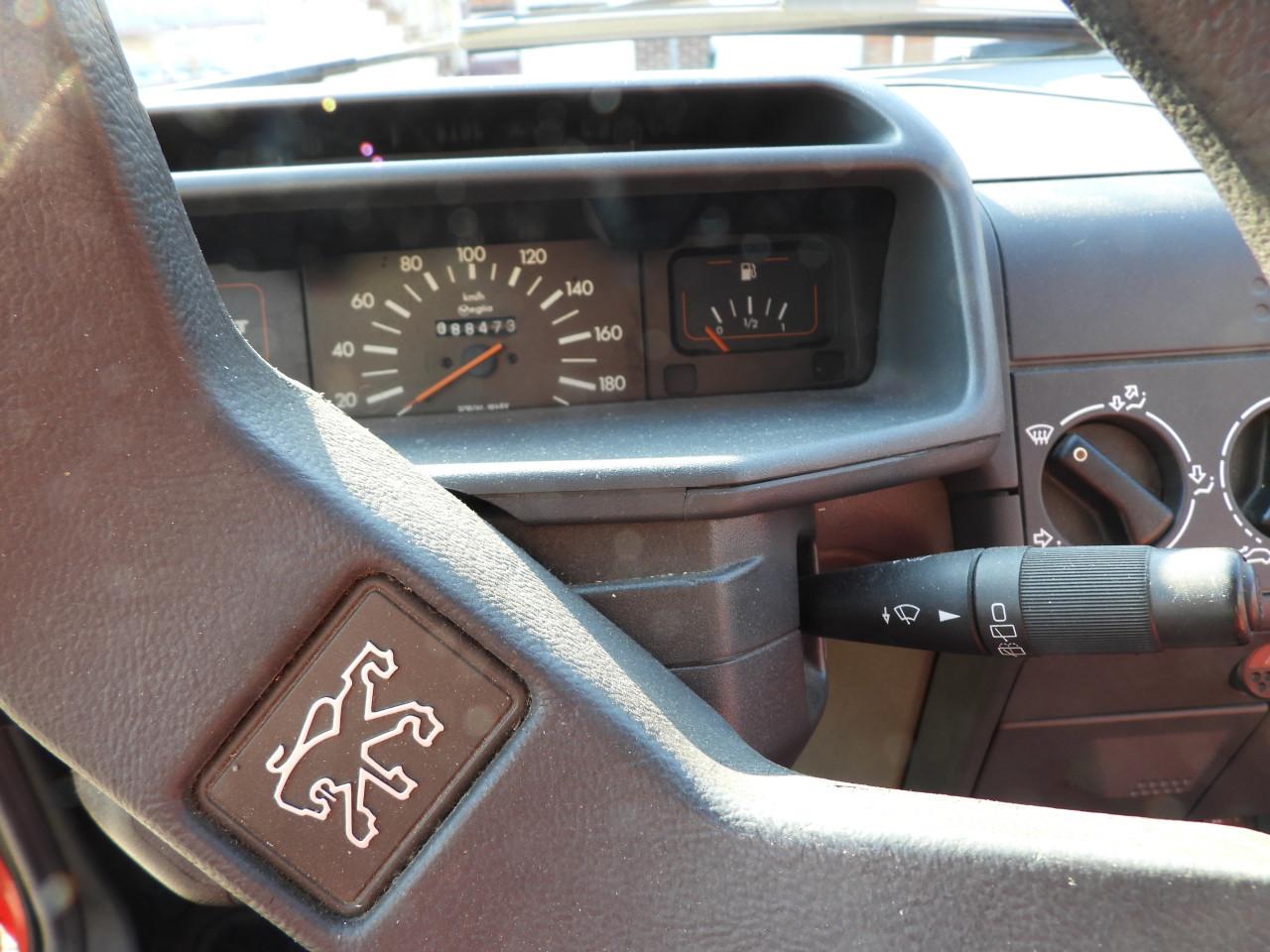 Peugeot 205 Accent 1.1  Rood