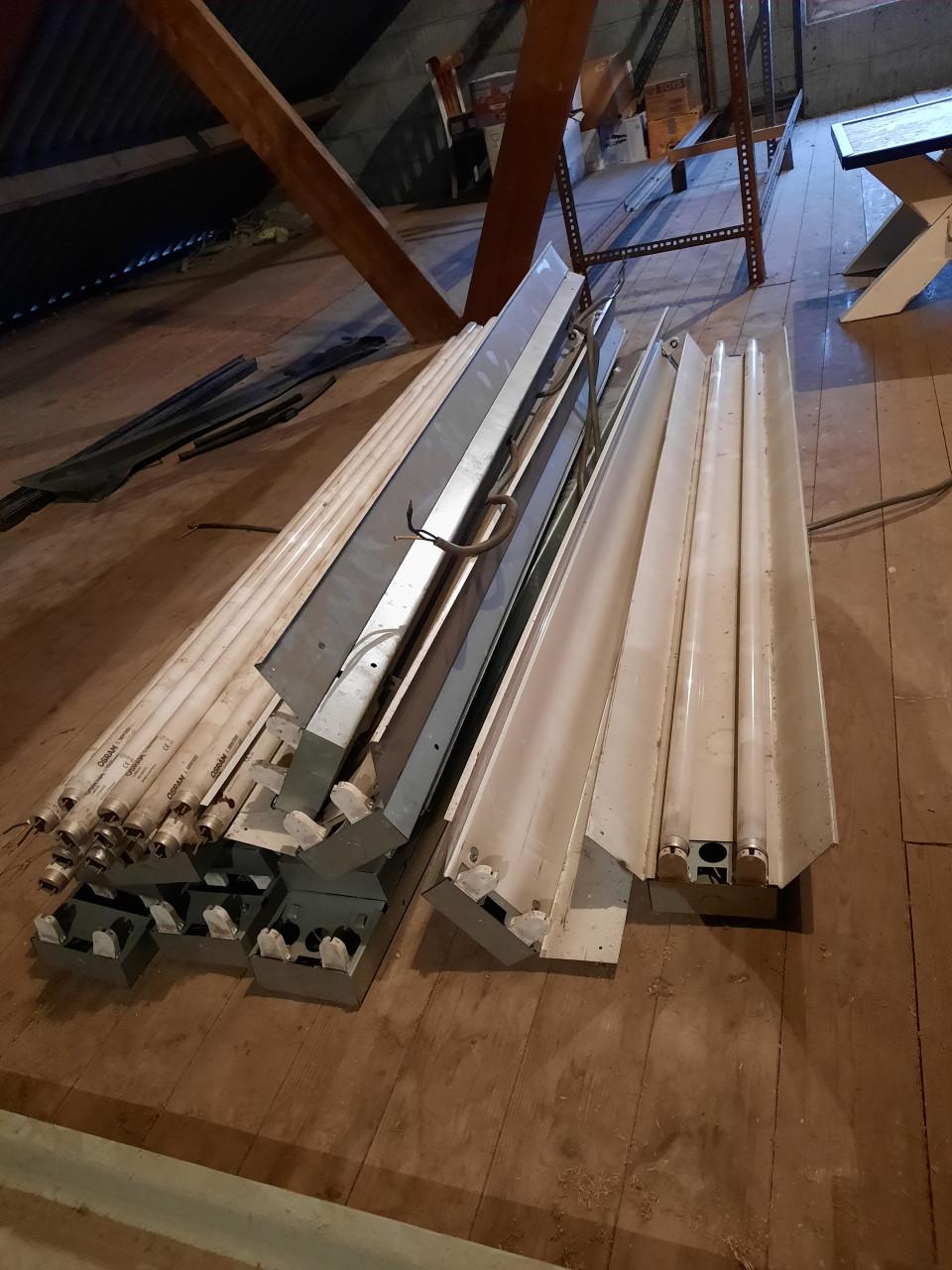 Partij professionele lichtbalken TL en nog heleboel losse buizen armaturen