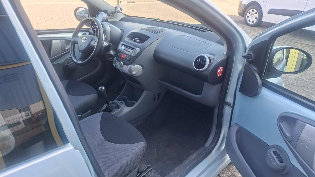 Toyota Aygo 1.0 12v Sport 5 deurs bj:2007 airco lm-velgen