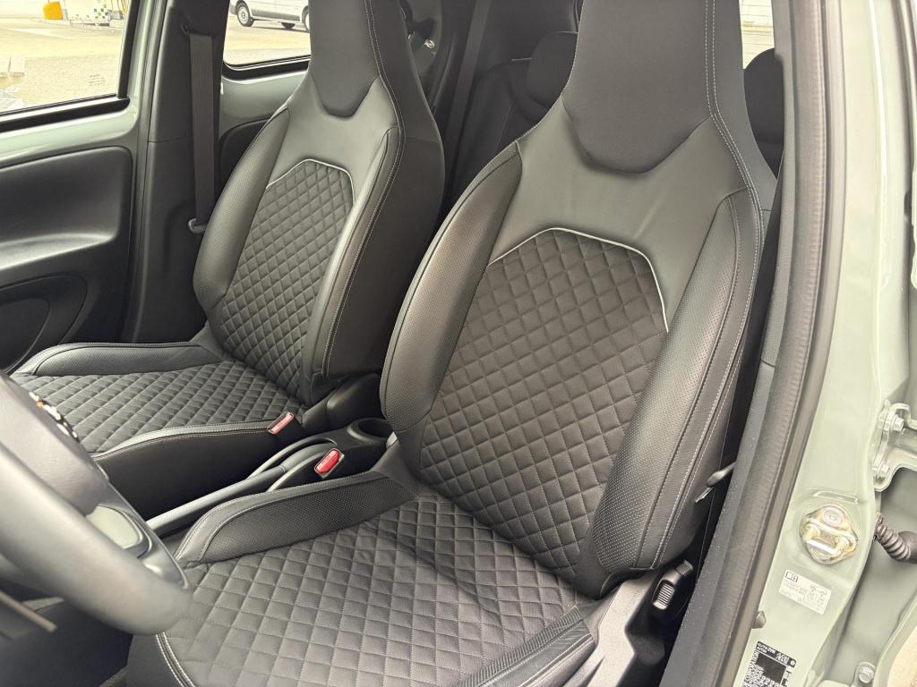 Toyota Aygo x 1.0 vvt-i s-cvt premium design pack/adaptive cruise/clima/vol