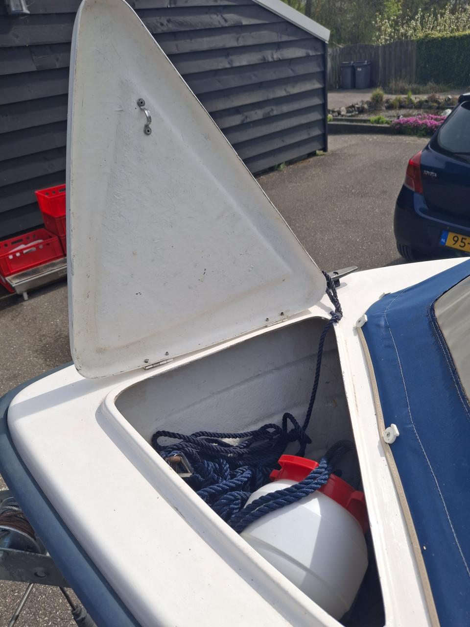 Motorboot met trailer en 15pk Tohatsu motor