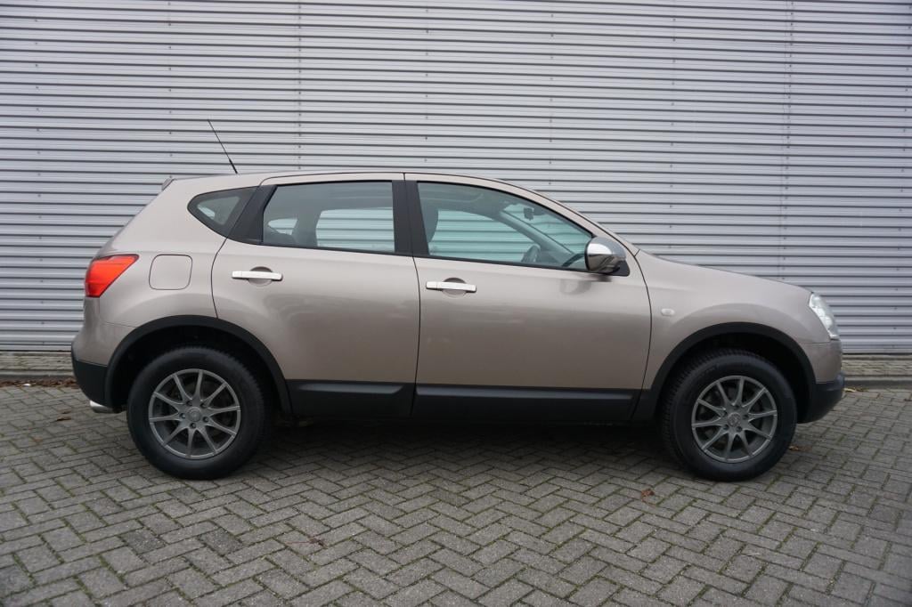 Nissan Qashqai 2.0 acenta automaat - airco / cruise / pano / parkeersens. /