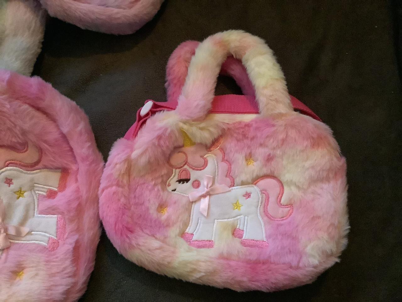 Partij leuke fluffy heuptasjes en schoudertasjes. ( partij 28)