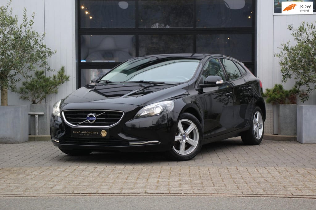 Volvo V40 1.6 t2 you! inc btw - xenon - cruise - pdc - high perf audio - de