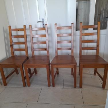 4  Houten stoelen ( in goede nette staat)