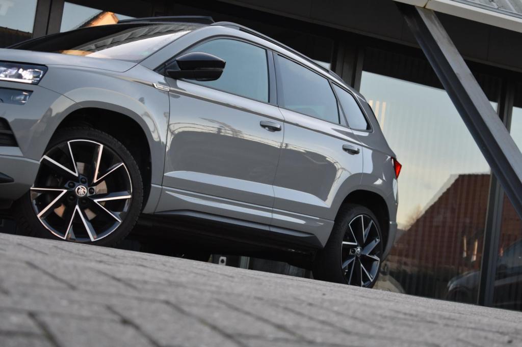 Skoda Karoq 1.5 tsi act sportline mj21 | trekhaak | pano | apple carplay | 
