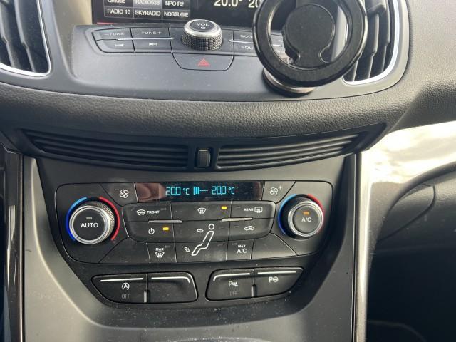 Ford C-max 1.0 ecoboost 125pk titanium , trekhaak , voorruitverwarming