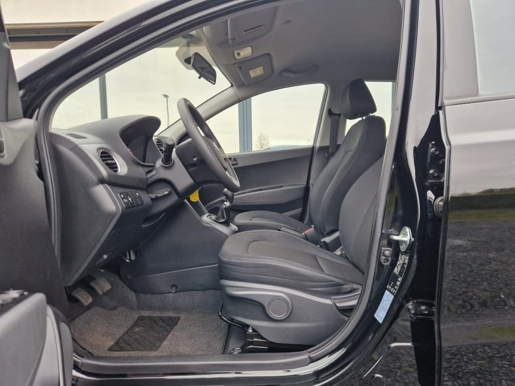 Hyundai I 10 1.0i comfort | carplay | bluetooth | cruise control | navigati