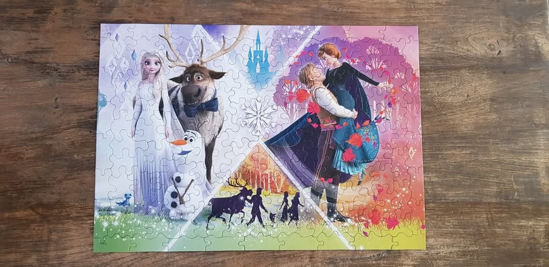 🎈Frozen puzzel 160 stukjes met stukjes in bijzondere vormen.Leeftijd 6+.