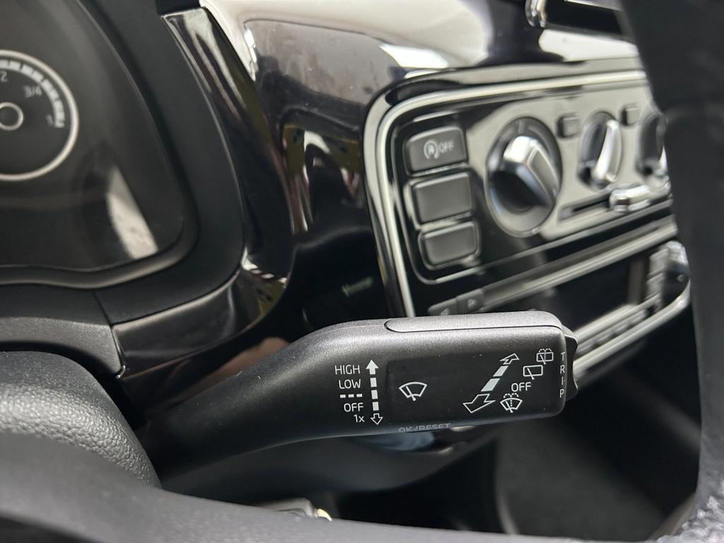 Volkswagen UP! occasion 1.0 high up! bluemotion | zwart | tweedehands volks