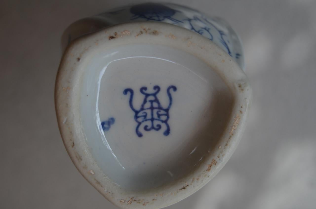 Fraai blauw / wit aardewerk vaasje in prima staat