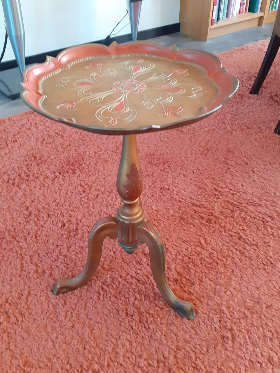 Prachtig (antiek) tafeltje