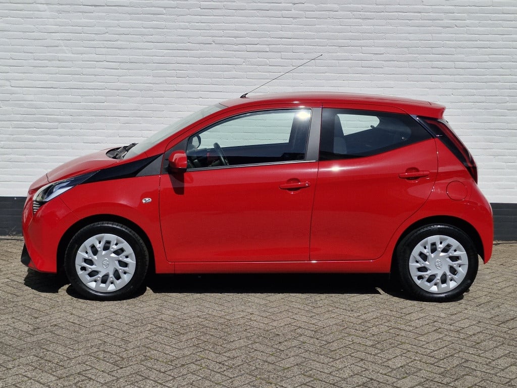 Toyota Aygo 1.0 vvt-i x-play automaat | apple carplay | andoid auto | achte